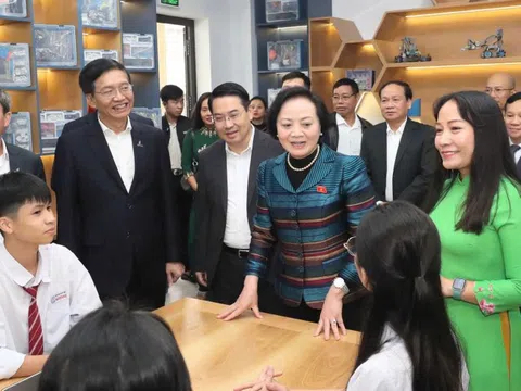 Phó Thủ tướng Phạm Thị Thanh Trà khánh thành Phòng thực hành giáo dục STEM tại Trường THPT Nguyễn Huệ, Lào Cai