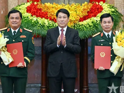 Chủ tịch nước trao Quyết định thăng quân hàm Thượng tướng đối với hai sỹ quan quân đội