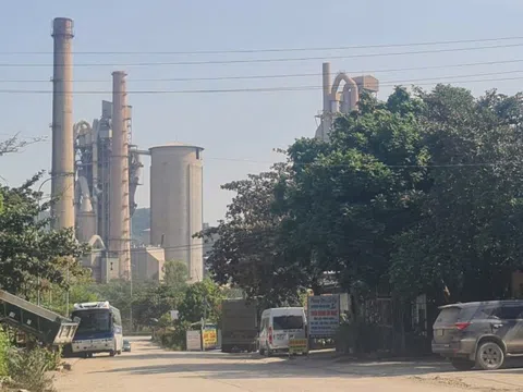 Nhà máy xi măng Bỉm Sơn phát tán bụi, dân lo ngại ảnh hưởng sức khỏe