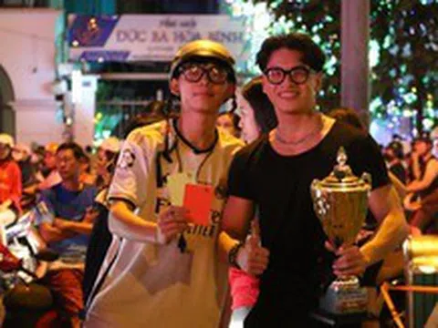 Người dân tràn xuống đường mừng chiến thắng của U22 Việt Nam tại SEA Games 33