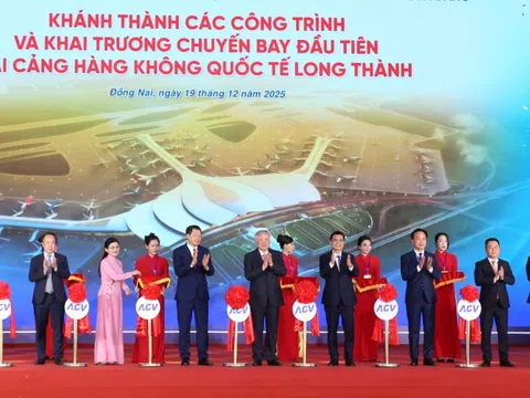 Phó Thủ tướng Thường trực Nguyễn Hòa Bình dự lễ khánh thành các công trình và khai trương chuyến bay đầu tiên tại Sân bay Long Thành