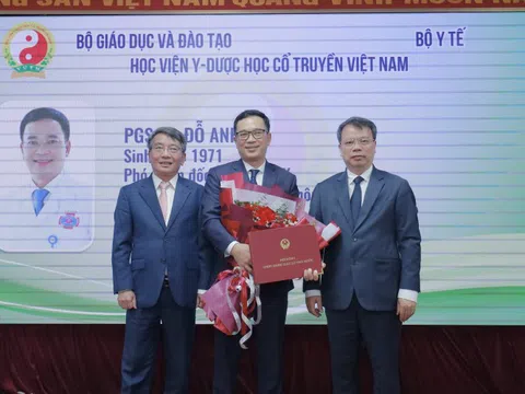 Bổ nhiệm 10 phó giáo sư ngành y năm 2025