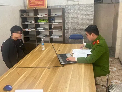 Chia tay bất thành, nam thanh niên tạt dung dịch tẩy bồn cầu vào người tình