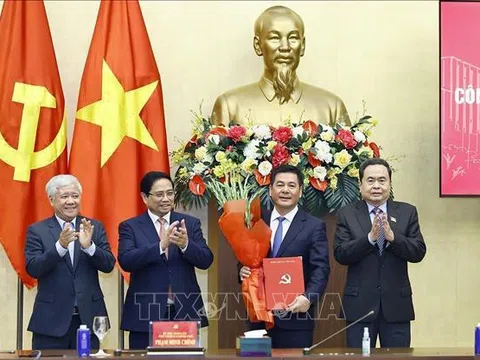 Đồng chí Nguyễn Hồng Diên giữ chức Phó Bí thư chuyên trách Đảng ủy Quốc hội