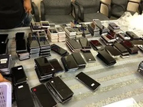 Triệt phá vụ vận chuyển điện thoại lậu lớn