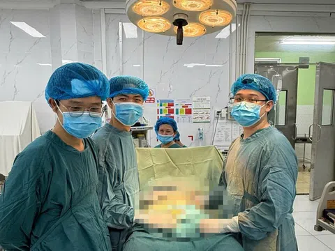 Can thiệp khẩn, giúp nam sinh 15 tuổi vượt qua ca bệnh nguy hiểm