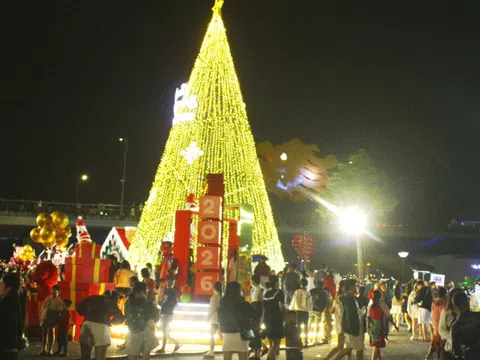 Rộn ràng chuỗi lễ hội chào năm mới 2026 tại miền Trung