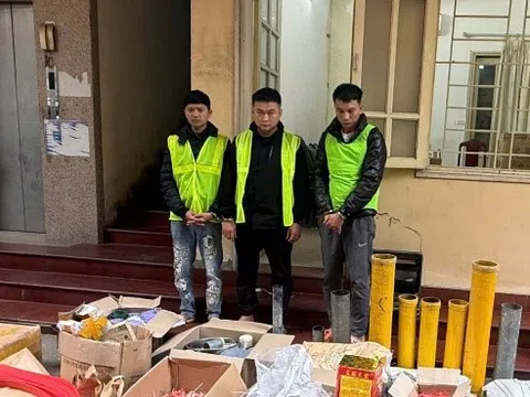 Bắt 3 đối tượng sản xuất, buôn bán pháo nổ