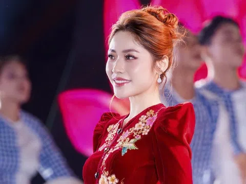 Hoa hậu Đại dương Thanh Thảo diện áo bà ba diễn vedette