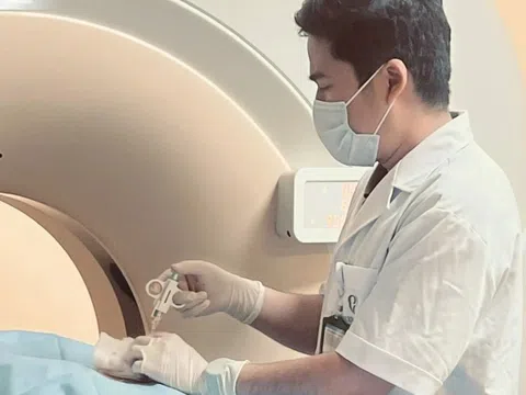 Chữa ung thư bằng tuyệt thực 3 tuần để "bỏ đói" khối u, người đàn ông suy kiệt nặng