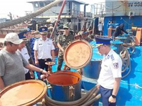 Cảnh sát biển Vùng 3 bắt giữ tàu chở hơn 230.000 lít dầu DO trái phép