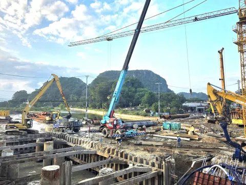 Đà Nẵng: Thi công cầu Biện gặp “bẫy” hang rỗng dưới lòng đất