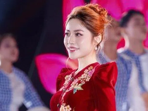 Hoa hậu Đại dương Thanh Thảo diện áo bà ba diễn vedette