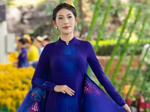 Tôn vinh vẻ đẹp phụ nữ qua bộ sưu tập áo dài “Sắc sen miền di sản”