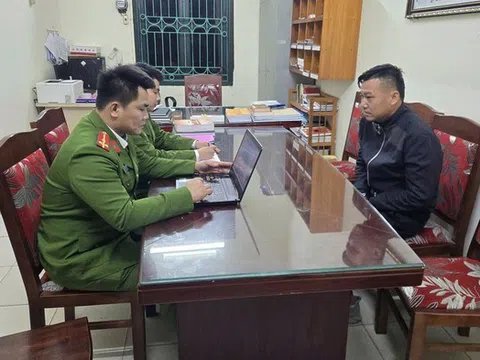 Mâu thuẫn gia đình, chồng dùng súng tự chế đe dọa vợ