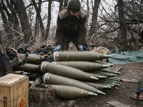 Động thái “lạ” của ngân hàng Séc với các hãng vũ khí làm ăn cùng Ukraine