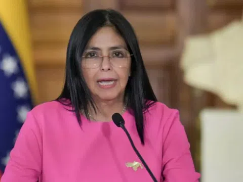 Ông Trump cảnh báo lãnh đạo lâm thời Venezuela sẽ “trả giá rất đắt” nếu không hợp tác