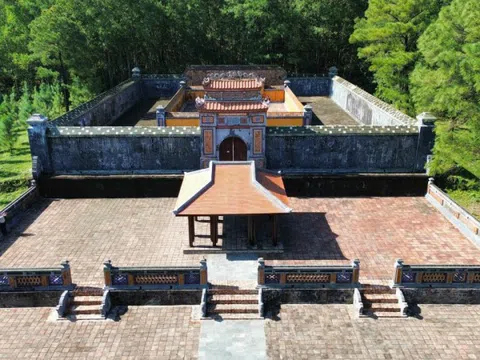 Đề xuất tháo dỡ 2 công trình xâm phạm di tích lăng vua Thiệu Trị