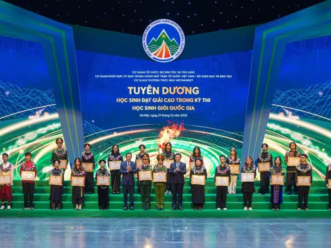 Từ bản làng xa xôi đến ước mơ vươn ra biển lớn