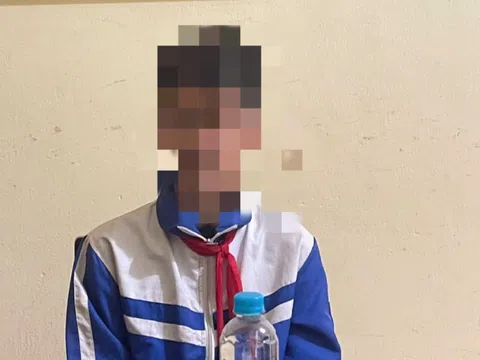 Nam sinh lớp 7 đăng clip liên quan đến vũ khí, bạo lực lên TikTok vì thấy "ngầu"