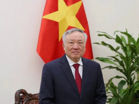 Phó Thủ tướng Thường trực Nguyễn Hòa Bình lên đường thăm làm việc tại Singapore