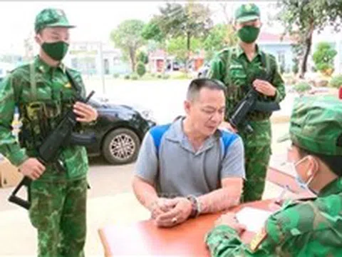 Bắt quả tang đối tượng vận chuyển số lượng lớn pháo lậu bằng ô tô