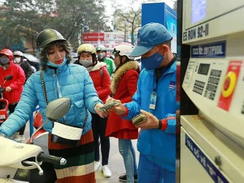 Giá xăng giảm, dầu mazut tăng nhẹ