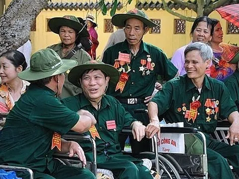 Giải ngân quà Tết: Vẫn còn vướng mắc ở khâu lập danh sách chi trả