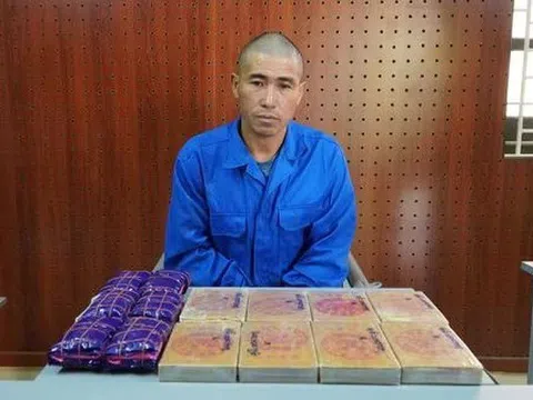 Bắt đối tượng vận chuyển trái phép 10 bánh ma túy