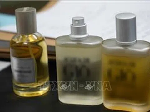Triệt phá đường dây sản xuất, buôn bán nước hoa giả