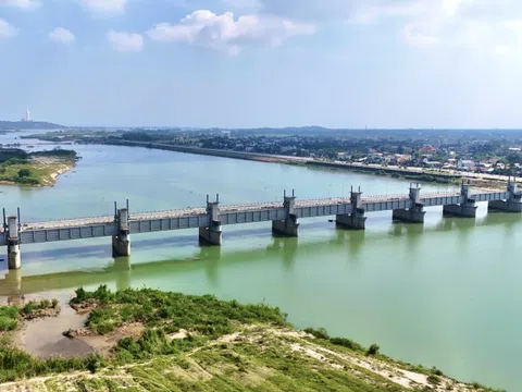 Đập dâng sông Trà Khúc gần 1.500 tỷ đồng hối hả thi công nước rút, nỗ lực thông xe trước Tết 2026