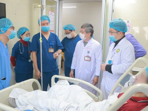 Cấp cứu kịp thời 15 nạn nhân vụ cháy nhà 3 tầng ở phường Nghĩa Đô, Hà Nội