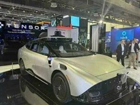 Ra mắt xe robot tự hành cá nhân đầu tiên trên thế giới