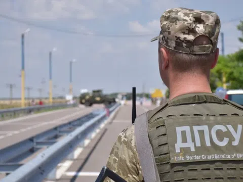 Biến động về làn sóng nam giới tuổi nhập ngũ rời Ukraine sau gần 4 năm xung đột