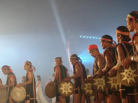 Tản mạn chuyện làng và chiêng Tây Nguyên