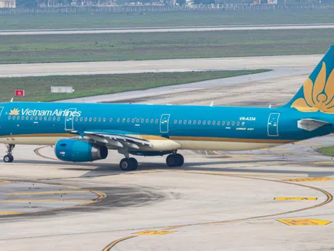 Vé máy bay Tết Bính Ngọ 2026 tăng cao: Người dân xoay xở bằng cách nào để về quê?