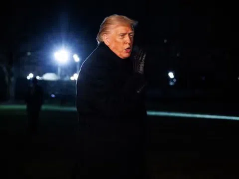 Gặp sự cố, chuyên cơ của ông Trump phải quay đầu giữa chừng trên đường đến Davos