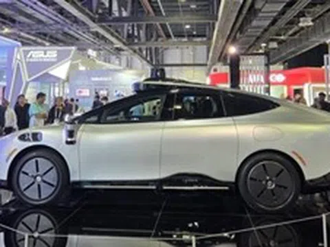 Xe điện tự lái đầu tiên trên thế giới ‘Made-by-VinFast’ gây tò mò ở Trung Đông