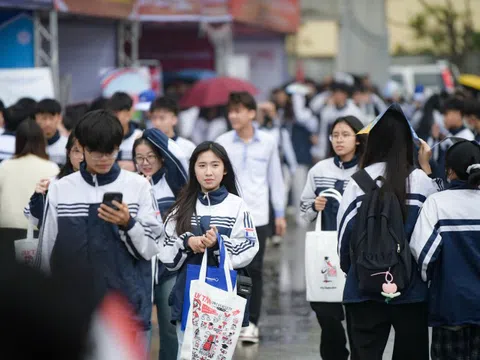 Tư vấn tuyển sinh 2026 đầu tiên diễn ra tại ĐH Vinh, quy tụ 100 gian tư vấn chọn ngành cho thí sinh