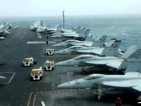 Iran cảnh báo ông Trump khi dàn khí tài Mỹ hướng về Trung Đông