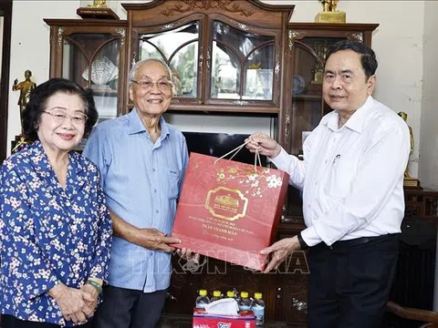 Chủ tịch Quốc hội thăm, tri ân các đồng chí nguyên lãnh đạo Đảng, Nhà nước