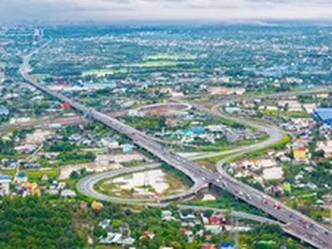 Cận cảnh tuyến cao tốc kết nối TP Hồ Chí Minh với các tỉnh miền Tây trước khi được mở rộng