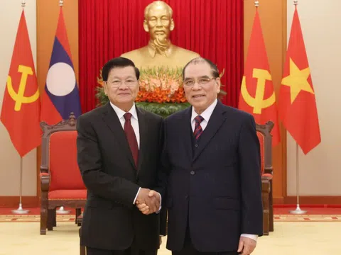 Tổng Bí thư, Chủ tịch nước Lào thăm nguyên Tổng Bí thư Nông Đức Mạnh