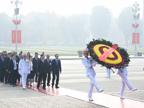 Tổng Bí thư, Chủ tịch nước Lào và Phu nhân vào Lăng viếng Chủ tịch Hồ Chí Minh