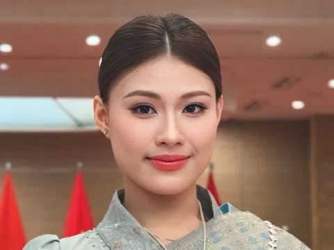 Hoa hậu học trường Ngoại thương gây chú ý khi tiếp đón đoàn ngoại giao Lào