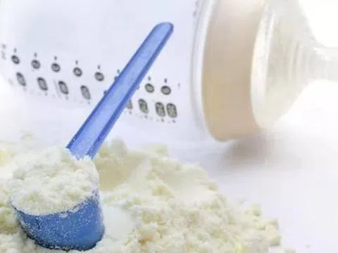 Bộ Y tế yêu cầu ngừng kinh doanh một số sản phẩm sữa nghi nhiễm độc tố