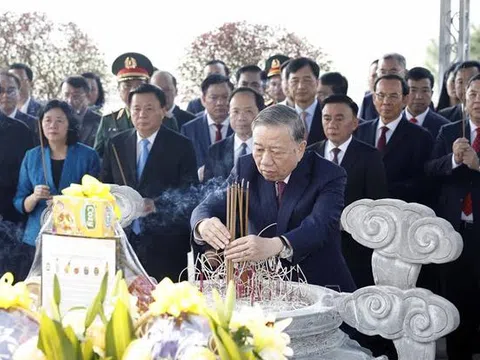Tổng Bí thư Tô Lâm dâng hương tưởng niệm các Tổng Bí thư Trần Phú và Hà Huy Tập tại Hà Tĩnh