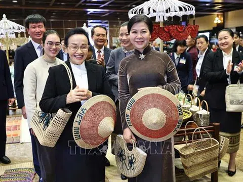 Phu nhân của Tổng Bí thư Tô Lâm cùng Phu nhân của Tổng Bí thư, Chủ tịch nước Lào thăm và hoạt động tại Ninh Bình