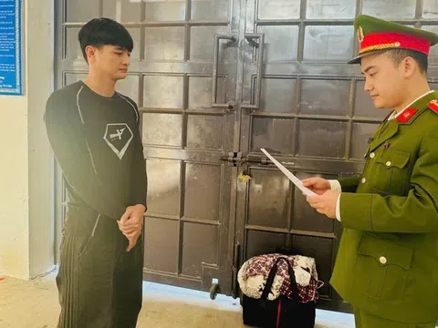 Bắt tạm giam kẻ giả mạo người nổi tiếng trên mạng xâm hại thiếu nữ 16 tuổi