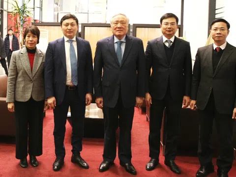 Phó Thủ tướng Thường trực Nguyễn Hoà Bình bắt đầu chuyến thăm làm việc tại Kazakhstan